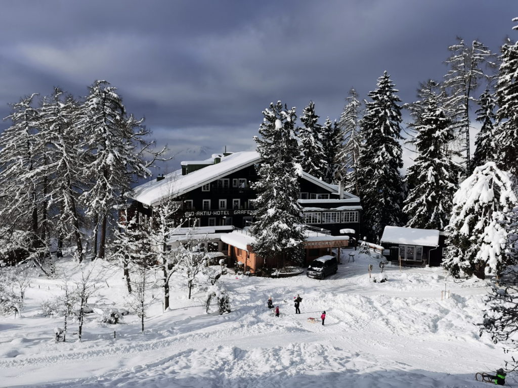 Hotel Kellerjoch: Biohotel Grafenast - mit Rodelhügel vor´m Haus!