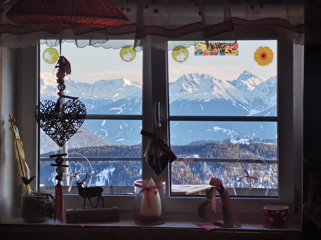 Auf der mehrtägigen Schneewanderung winterwandern und auf der Wettersteinhütte übernachten