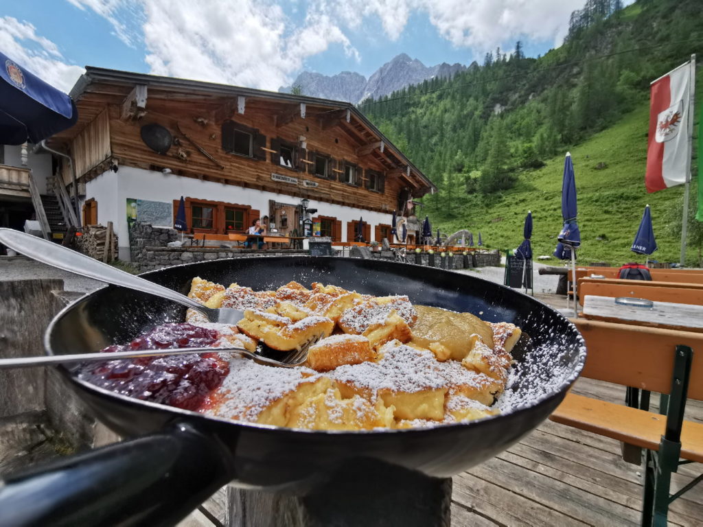 Das ist der Kaiserschmarrn auf der Binsalm im Karwendel