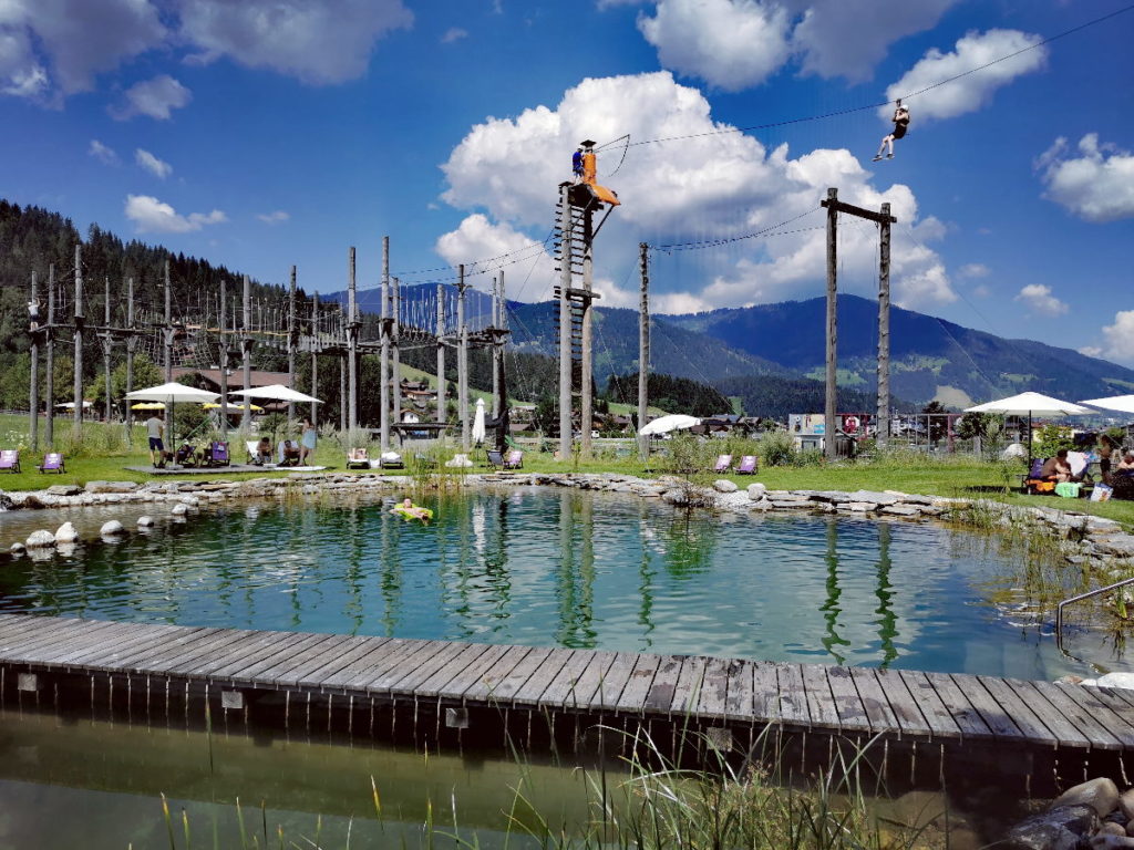 Ziel des Flying Fox: Der Hochseilgarten am Almsee im Almdorf Almlust