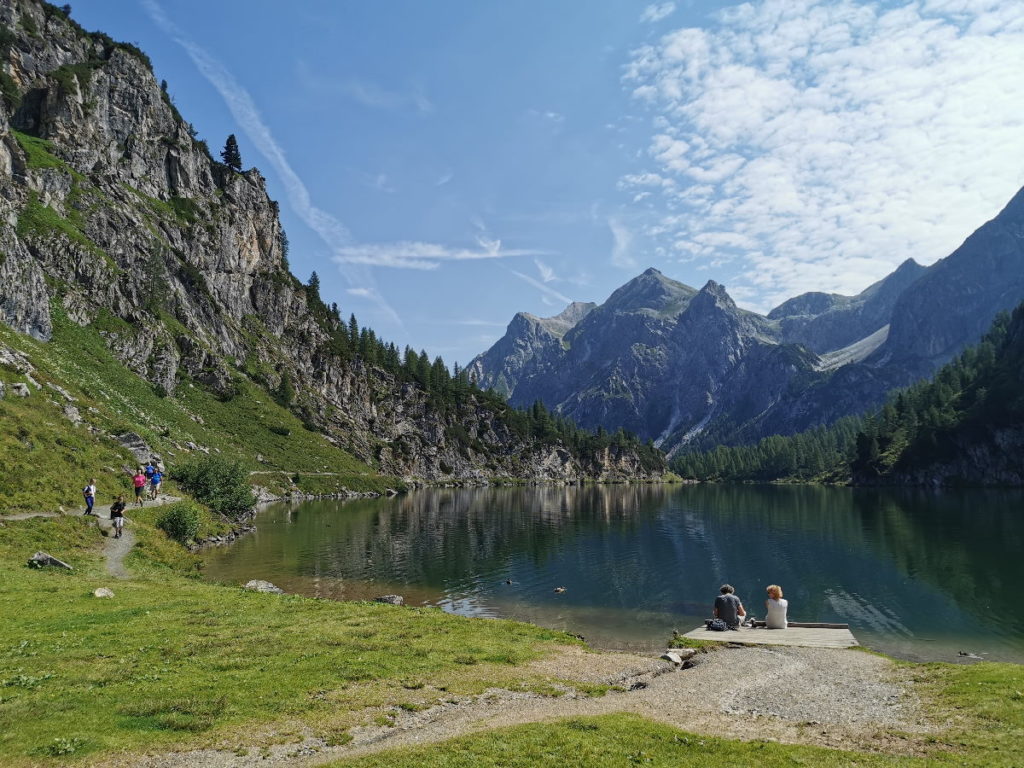 Der Blick  am Tappenkarsee Ufer bei der Alm