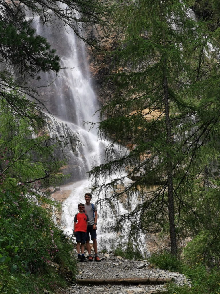 Die Tappenkarsee Wanderung - an den Wasserfällen gehts vorbei Richtung Bergsee