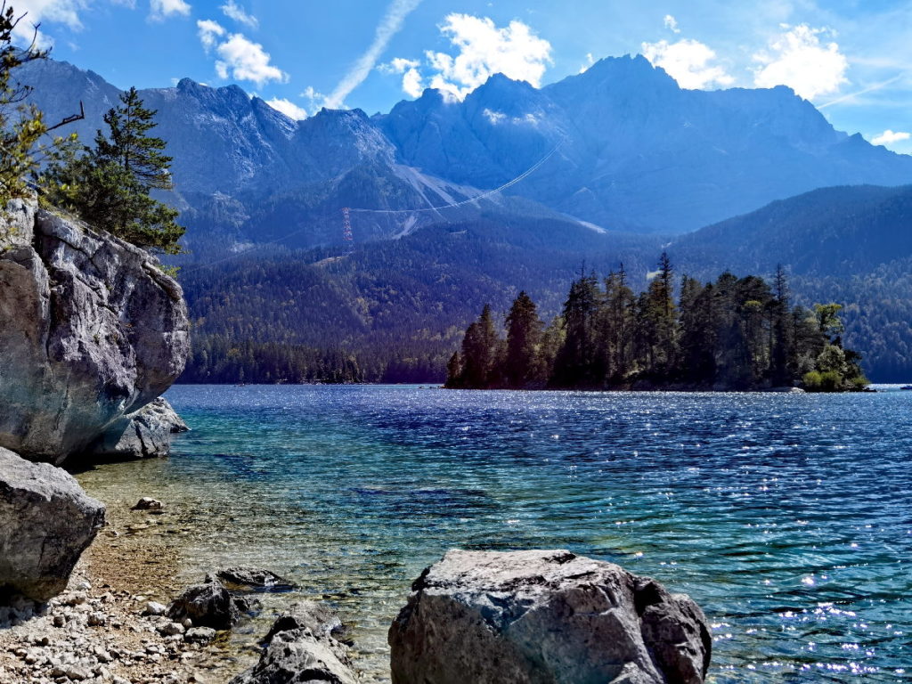 Bayern Reiseziele, die du gesehen haben solltest: Der Eibsee im Wettersteingebirge