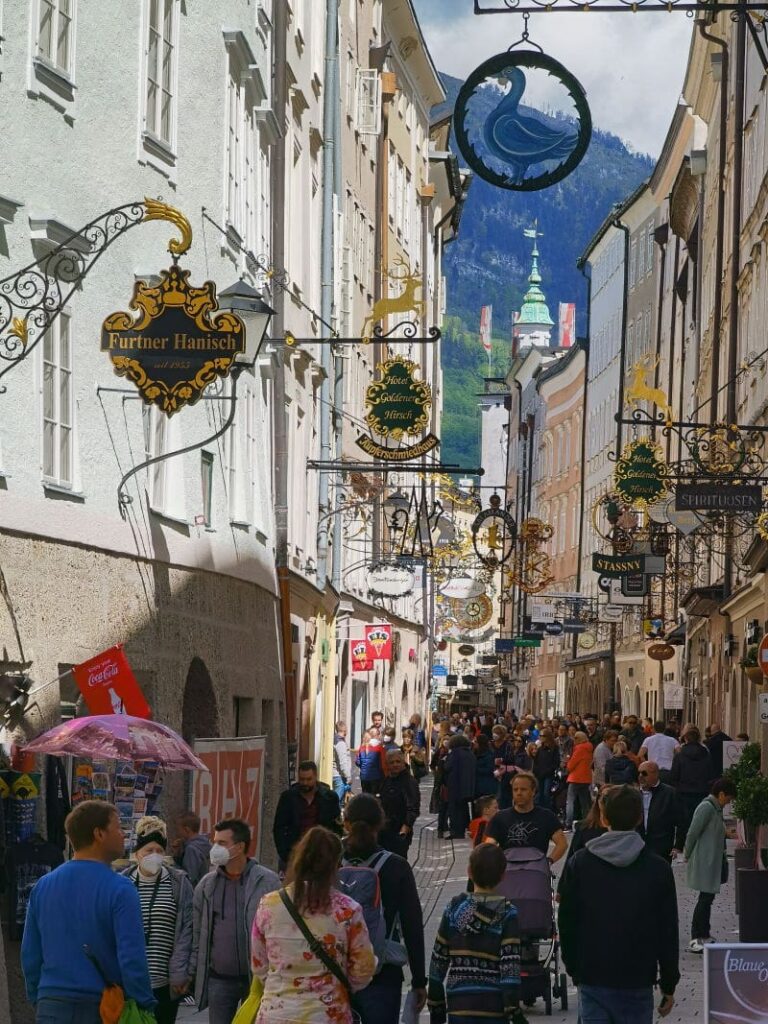 Das Herz der Salzburger Altstadt: Die Getreidegasse