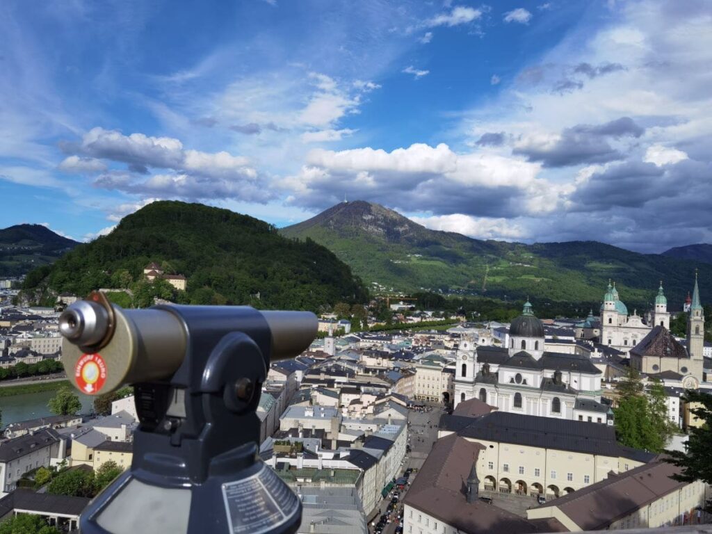 Vom Mönchsberg kannst du die Salzburg Sehenswürdigkeiten ganze nah von oben sehen