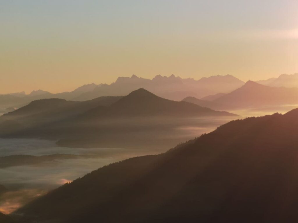 Magisches Erlebnis: Ein Sonnenaufgang in den Bergen
