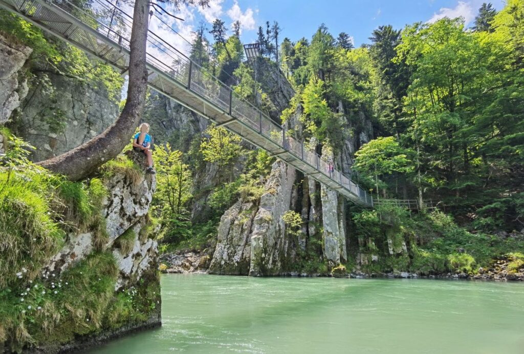 Tirol Reiseziele und Österreich Reiseblog rund um den Walchsee - Entenlochklamm Hängebrücke am Klobenstein