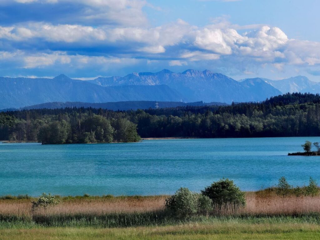 Die Osterseen sind ein Paradies und berühmte Bayern Reiseziele