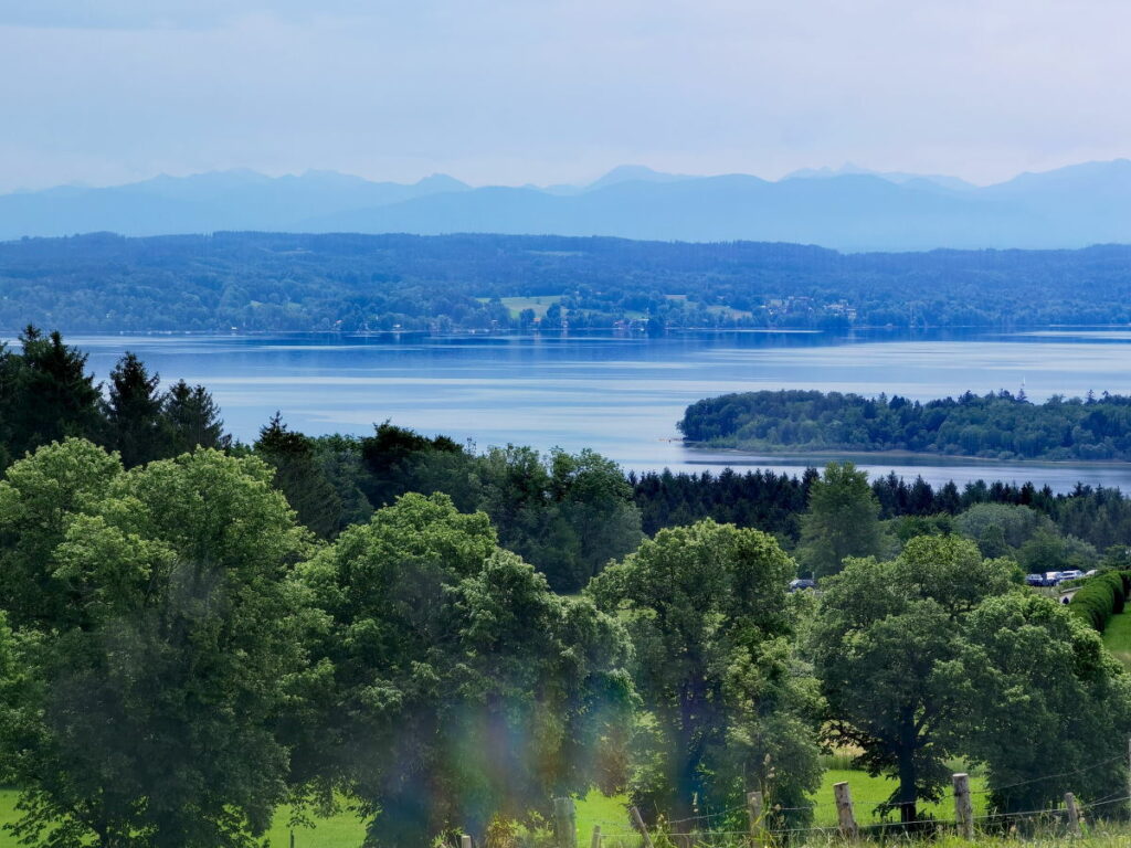 Reiseblog Deutschland - von Tutzing auf die Ilkahöhe mit Blick über den Starnberger See