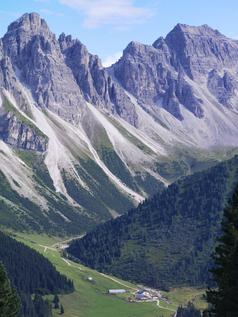 Ausblick auf der Salfeiner See Wanderung zur Kemater Alm im Tirol