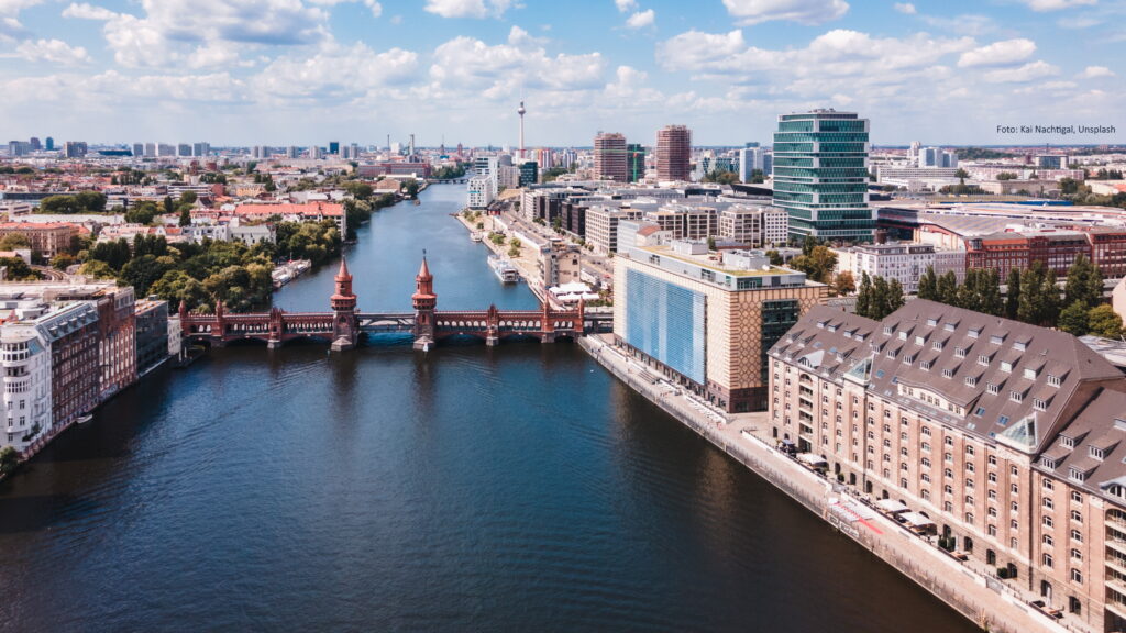 Oberbaumbrücke in Berlin von oben gesehen