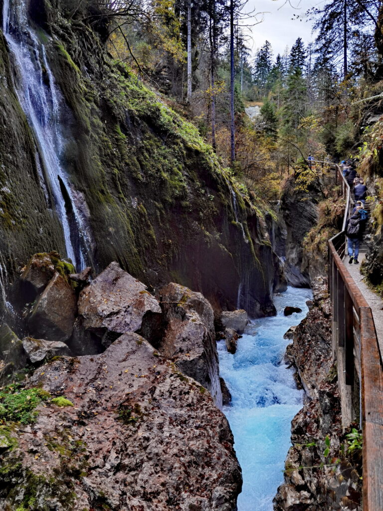 Die Wimbachklamm Wanderung führt entlang des Steigs