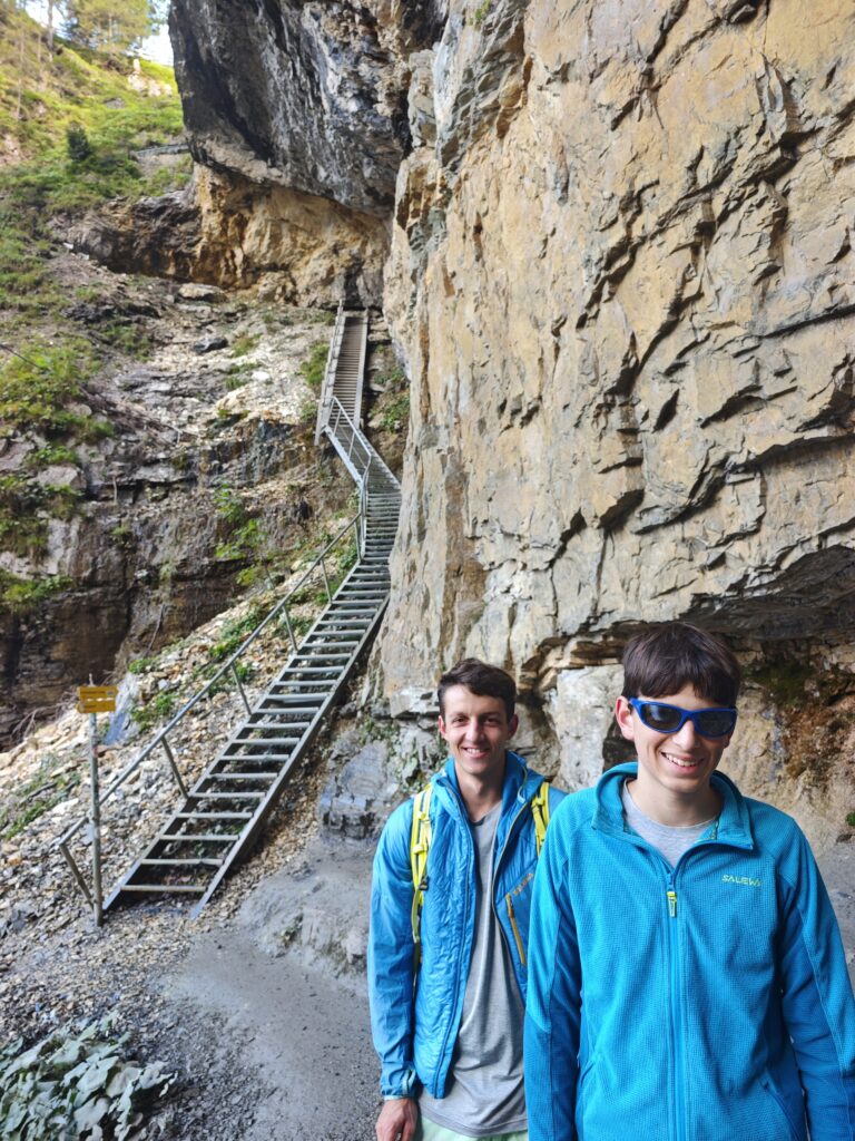 Der Wandersteig vom Johanneswasserfall nach oben zur Aussichtsplattform 